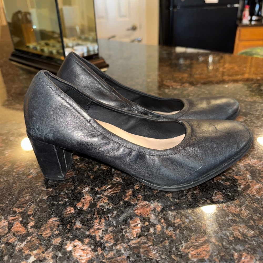 EUC Clarks Black Women's Heels